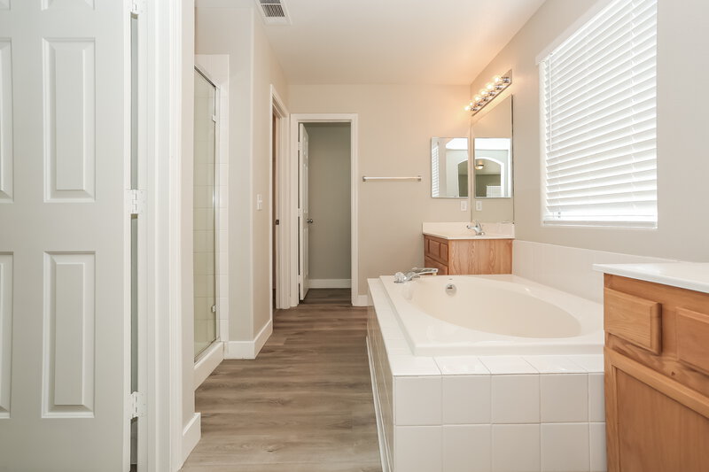 2,595/Mo, 9481 Havasu Canyon Ave Las Vegas, NV 89166 Main Bathroom View