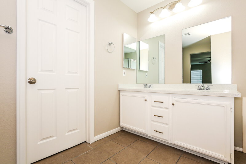 3,700/Mo, 2325 Cockatiel Dr North Las Vegas, NV 89084 Main Bathroom View