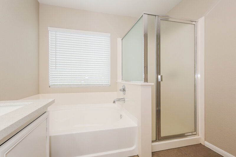 3,700/Mo, 2325 Cockatiel Dr North Las Vegas, NV 89084 Main Bathroom View 2