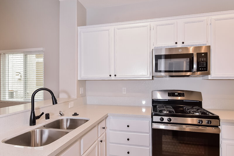 1,920/Mo, 8113 Shady Glen Ave Las Vegas, NV 89131 Kitchen View