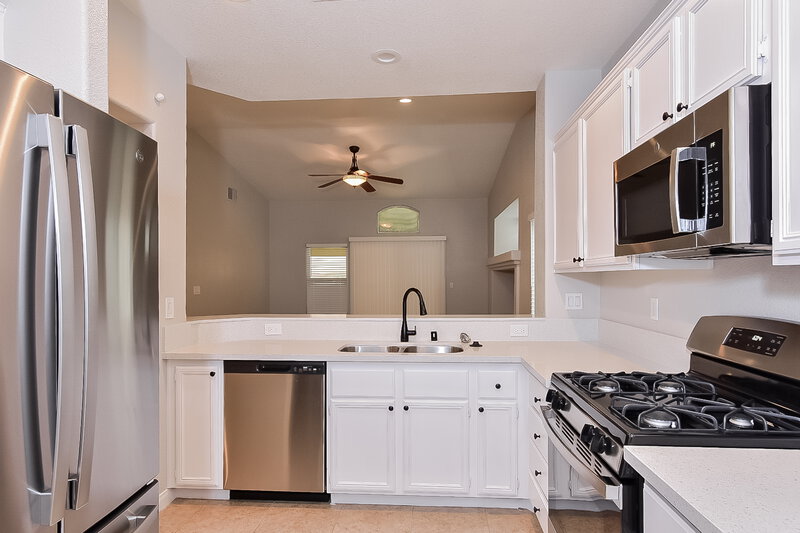 1,920/Mo, 8113 Shady Glen Ave Las Vegas, NV 89131 Kitchen View 2