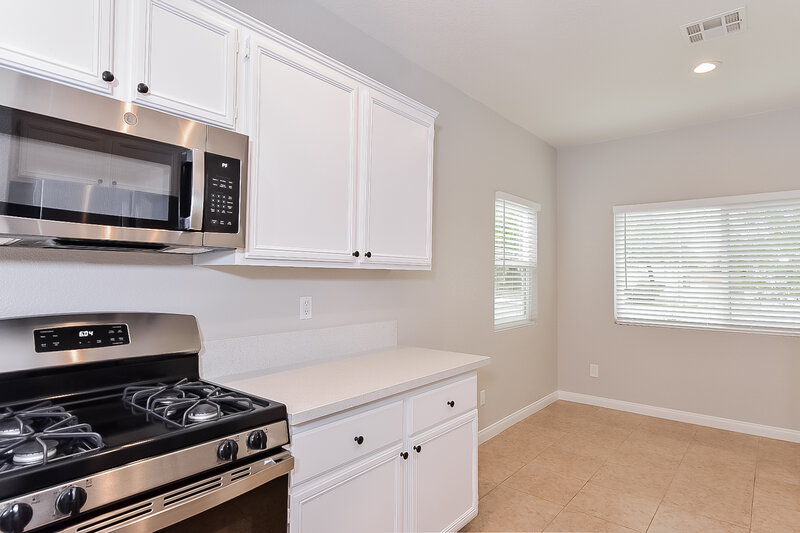 1,920/Mo, 8113 Shady Glen Ave Las Vegas, NV 89131 Kitchen View 3