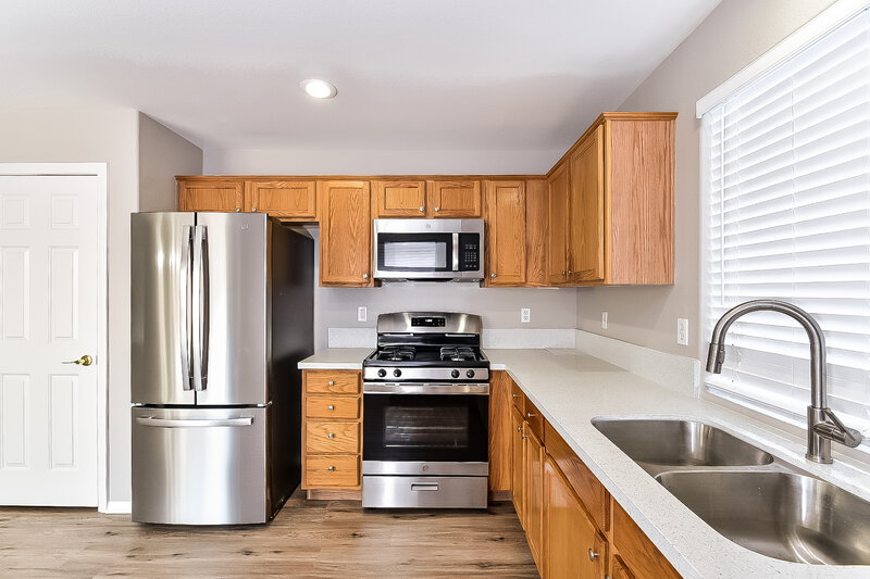 2,315/Mo, 9896 Erins Grove Ct Las Vegas, NV 89147 Kitchen View 2
