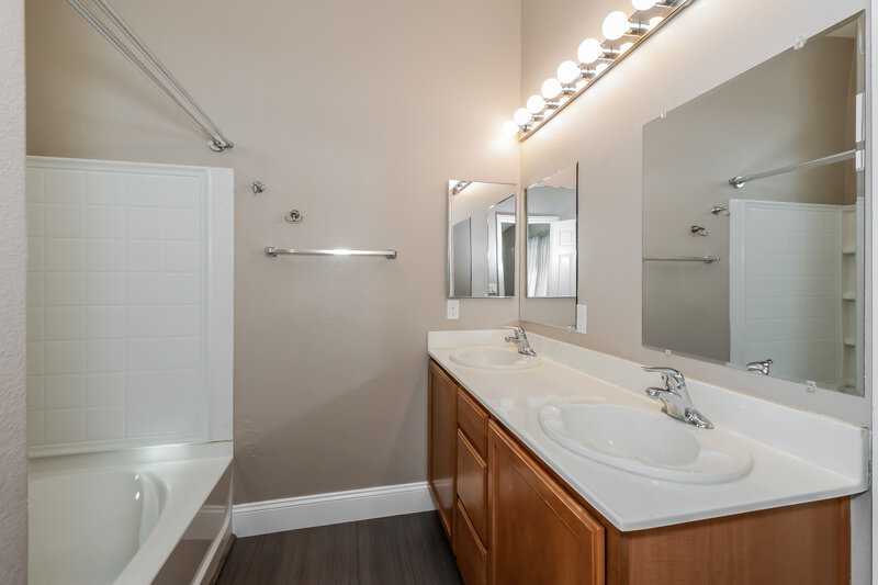 1,995/Mo, 3309 Catherine Mermet Ave North Las Vegas, NV 89081 Main Bathroom View