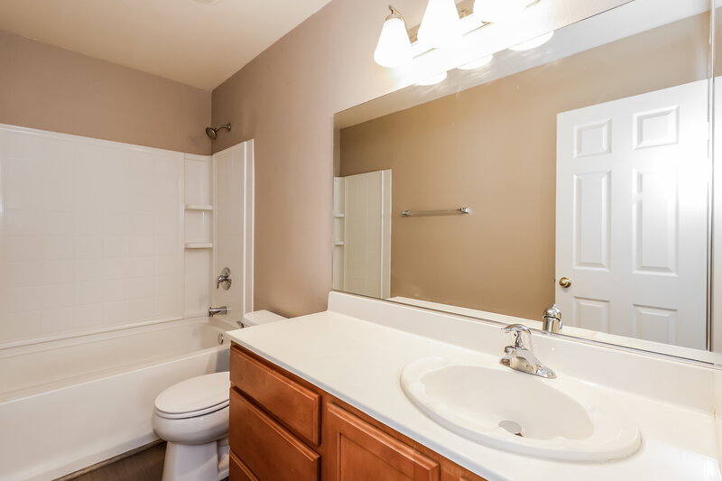 1,995/Mo, 3309 Catherine Mermet Ave North Las Vegas, NV 89081 Bathroom View