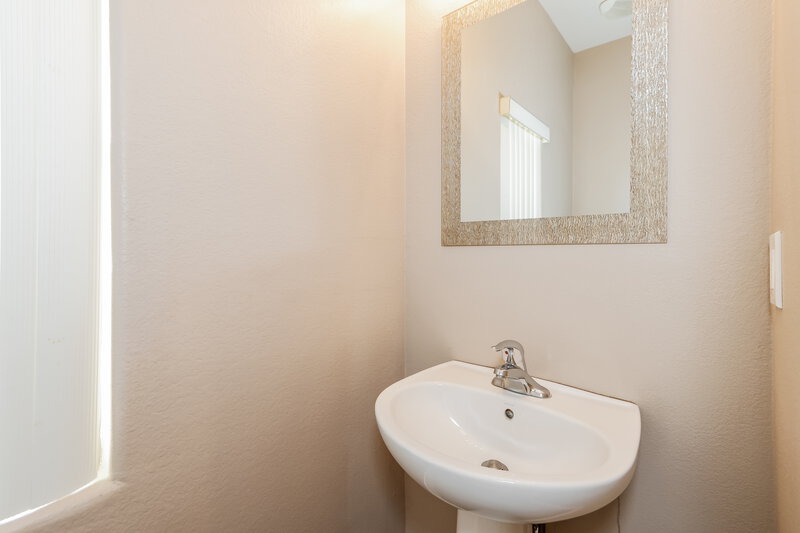 1,995/Mo, 3309 Catherine Mermet Ave North Las Vegas, NV 89081 Bathroom View 2