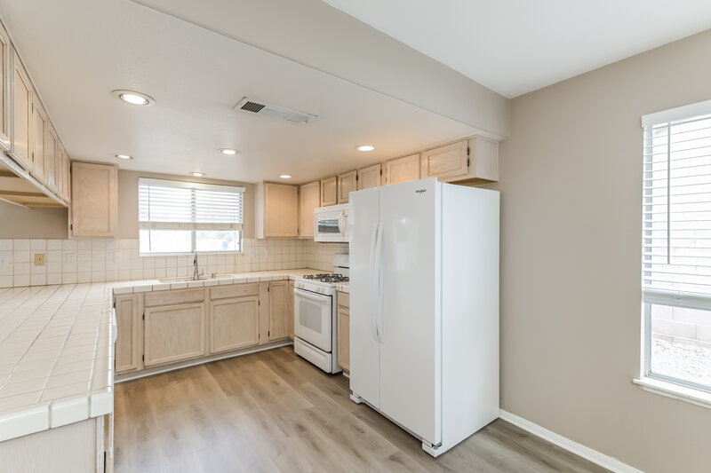 2,095/Mo, 334 Oak Canyon Dr Henderson, NV 89015 Kitchen View
