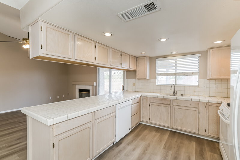 2,095/Mo, 334 Oak Canyon Dr Henderson, NV 89015 Kitchen View 2