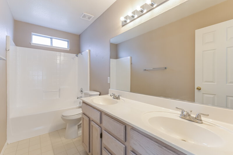 2,095/Mo, 334 Oak Canyon Dr Henderson, NV 89015 Bathroom View