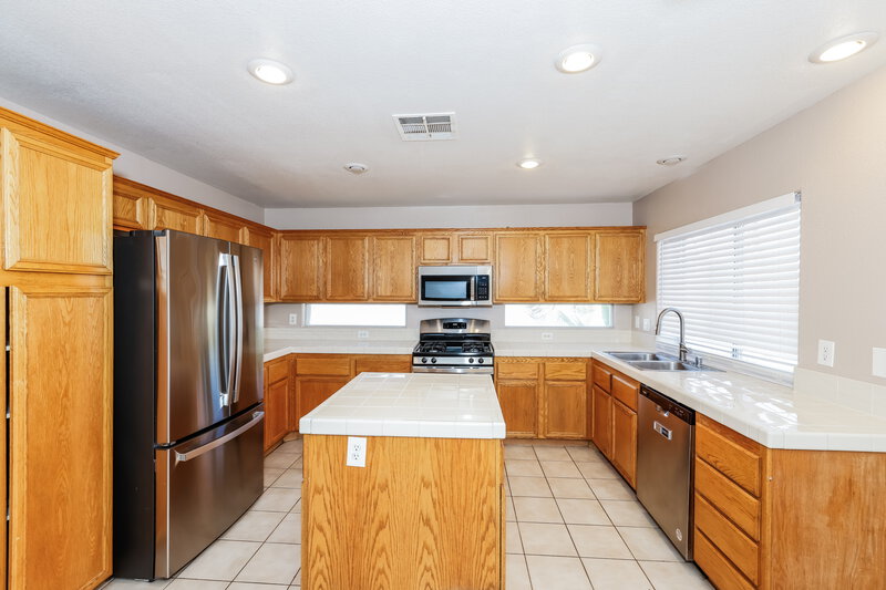 2,600/Mo, 6306 Wild Strawberry Ln Las Vegas, NV 89142 Kitchen View
