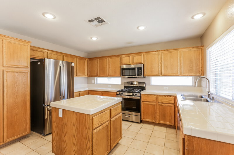 2,960/Mo, 6306 Wild Strawberry Ln Las Vegas, NV 89142 Kitchen View