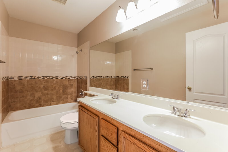 2,960/Mo, 6306 Wild Strawberry Ln Las Vegas, NV 89142 Bathroom View