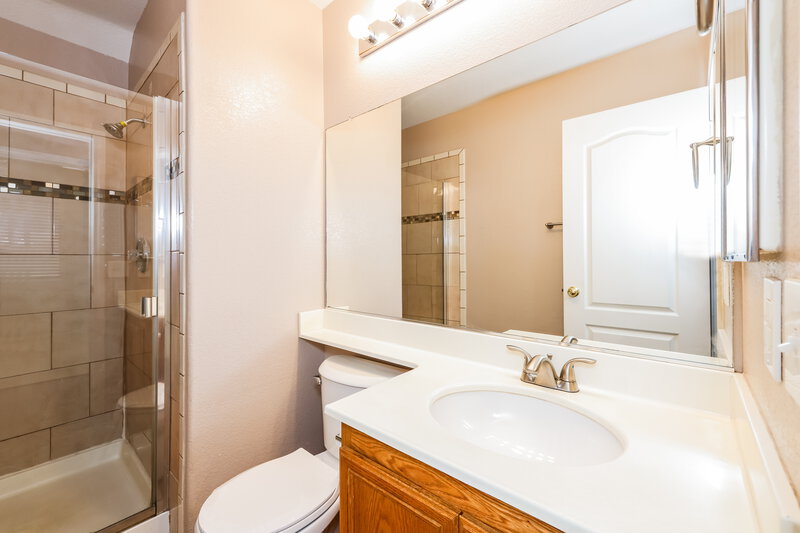 2,600/Mo, 6306 Wild Strawberry Ln Las Vegas, NV 89142 Bathroom View 2
