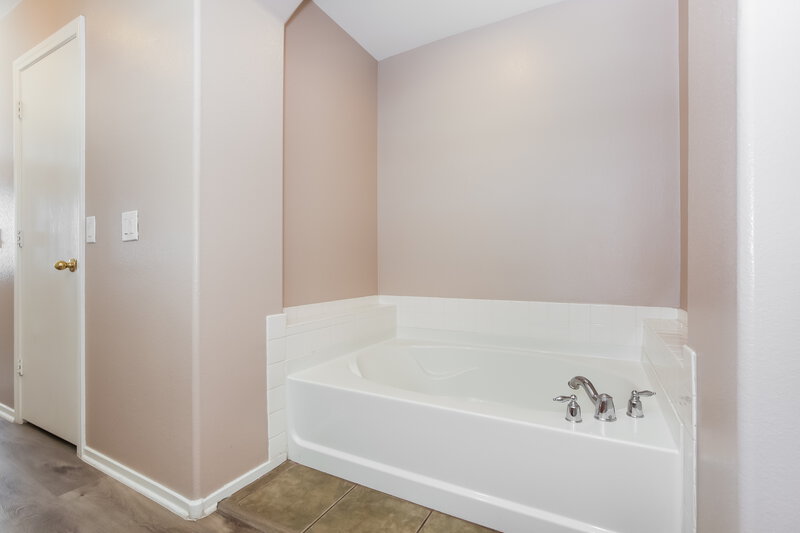 2,300/Mo, 4709 White Stork Dr North Las Vegas, NV 89084 Main Bathroom View