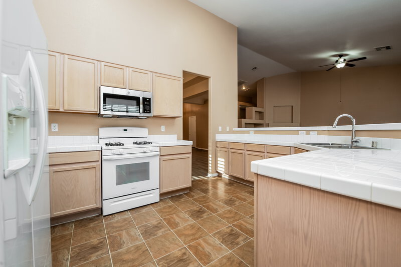 2,195/Mo, 5608 Rustic View Ct Las Vegas, NV 89131 Kitchen View
