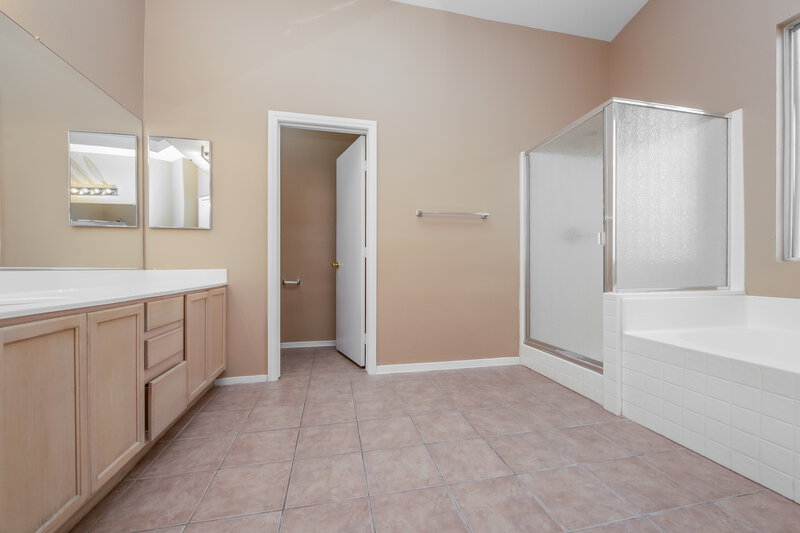 2,195/Mo, 5608 Rustic View Ct Las Vegas, NV 89131 Main Bathroom View