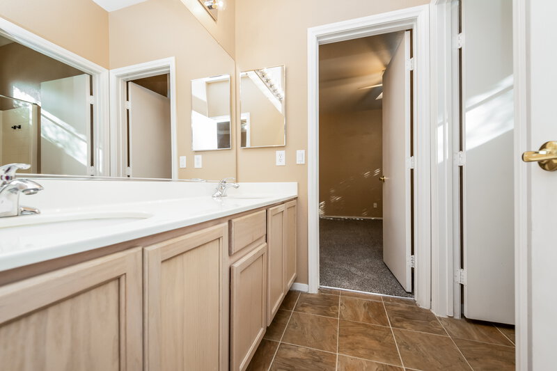 2,195/Mo, 5608 Rustic View Ct Las Vegas, NV 89131 Bathroom View 2