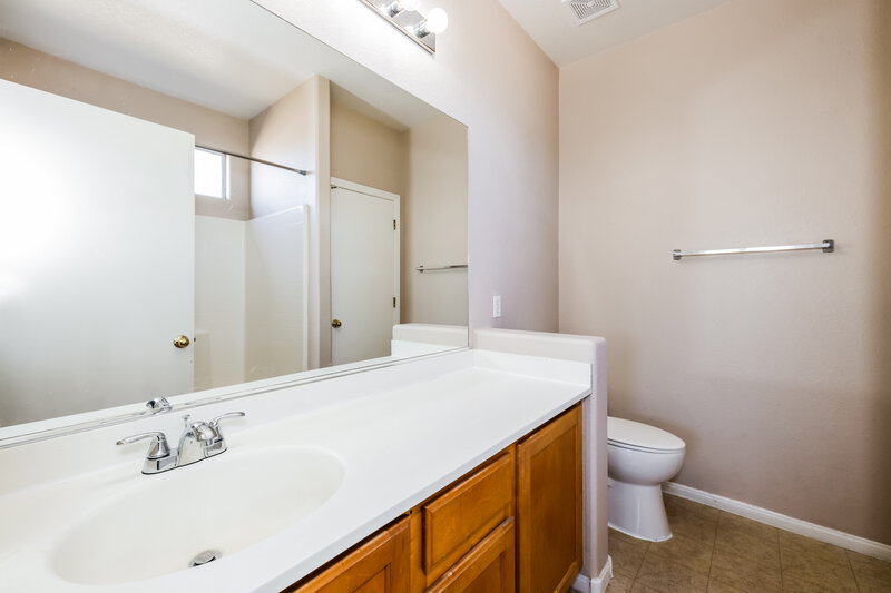 1,785/Mo, 548 Bayo Canyon Ct Henderson, NV 89015 Main Bathroom View