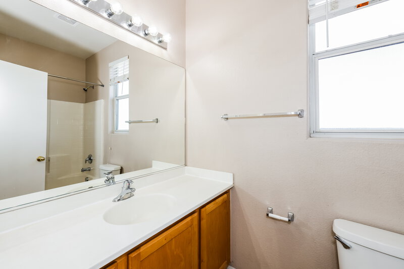 1,785/Mo, 548 Bayo Canyon Ct Henderson, NV 89015 Bathroom View