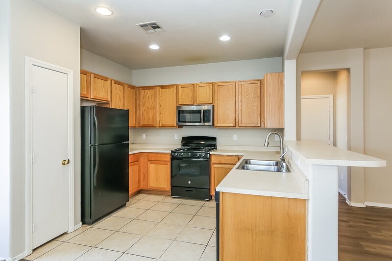 2,030/Mo, 332 Plum Horse Ave North Las Vegas, NV 89031 Kitchen View