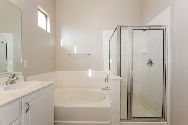1,835/Mo, 120 Melon Aroma Ave North Las Vegas, NV 89031 Main Bathroom View