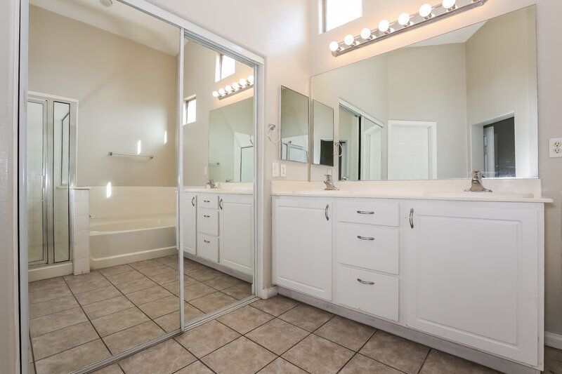 1,835/Mo, 120 Melon Aroma Ave North Las Vegas, NV 89031 Main Bathroom View 2