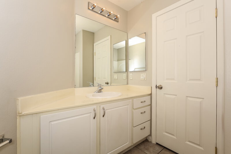 1,835/Mo, 120 Melon Aroma Ave North Las Vegas, NV 89031 Bathroom View