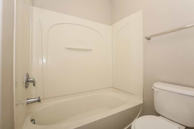 1,835/Mo, 120 Melon Aroma Ave North Las Vegas, NV 89031 Bathroom View 2