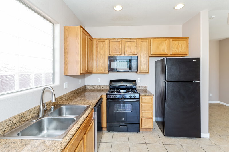2,850/Mo, 296 Sweet Sugar Pine Dr Henderson, NV 89015 Kitchen View