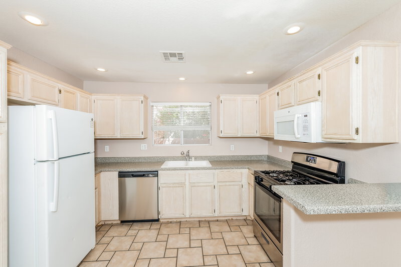 1,900/Mo, 5450 Mercantile St Las Vegas, NV 89118 Kitchen View