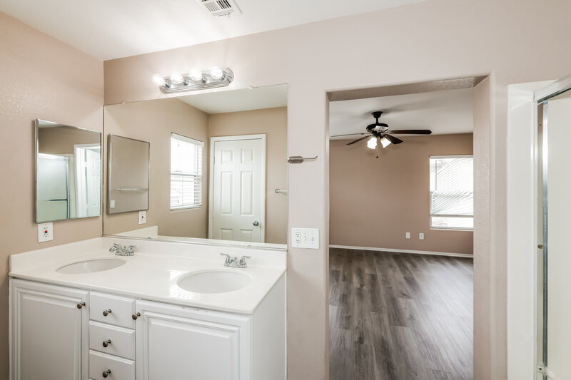 2,030/Mo, 6267 Desert Lavender Ave Las Vegas, NV 89141 Main Bathroom View