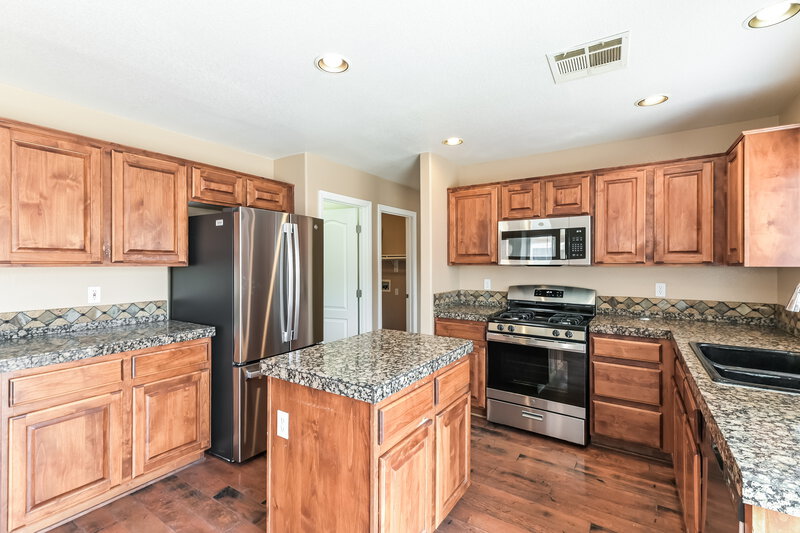 1,890/Mo, 6332 Legend Falls St North Las Vegas, NV 89081 Kitchen View