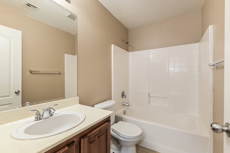 1,890/Mo, 6332 Legend Falls St North Las Vegas, NV 89081 Bathroom View