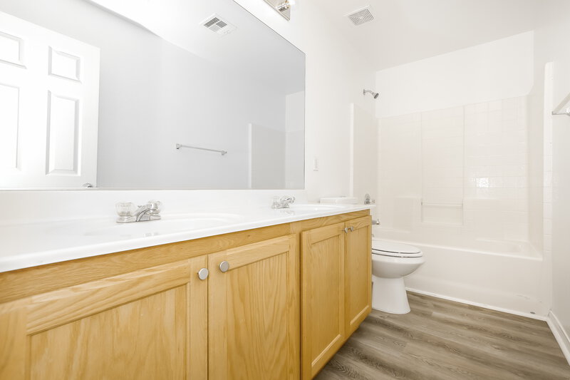 1,935/Mo, 8920 John Charles Ct Las Vegas, NV 89149 Bathroom View