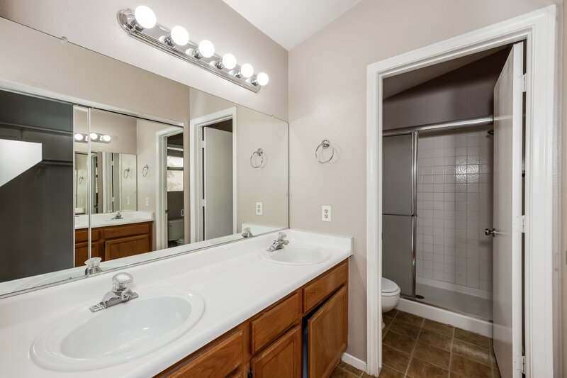1,765/Mo, 6125 Wild Berry Dr Las Vegas, NV 89142 Main Bathroom View