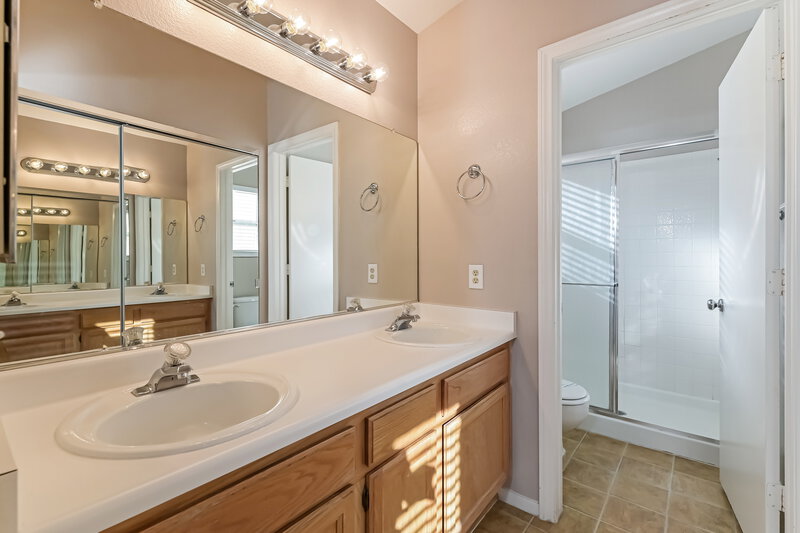 1,955/Mo, 6125 Wild Berry Dr Las Vegas, NV 89142 Main Bathroom View