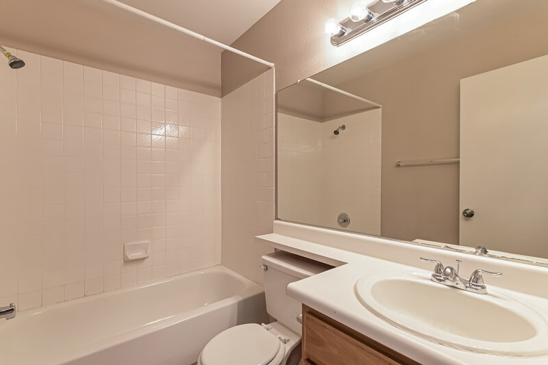 1,955/Mo, 6125 Wild Berry Dr Las Vegas, NV 89142 Bathroom View