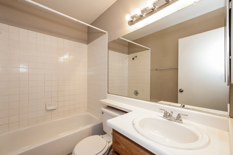 1,765/Mo, 6125 Wild Berry Dr Las Vegas, NV 89142 Bathroom View