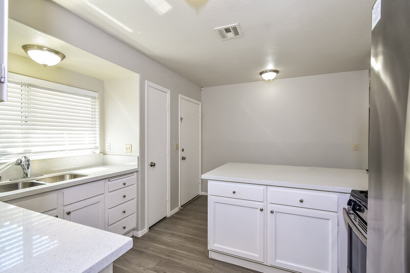1,950/Mo, 3927 Barker Way North Las Vegas, NV 89032 Kitchen View