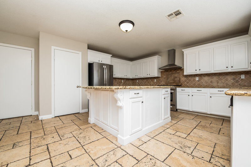 2,195/Mo, 2205 Royal Caribbean Ave North Las Vegas, NV 89031 Kitchen View