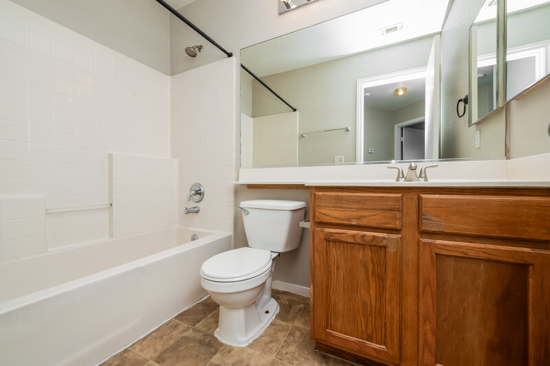 2,195/Mo, 2205 Royal Caribbean Ave North Las Vegas, NV 89031 Bathroom View