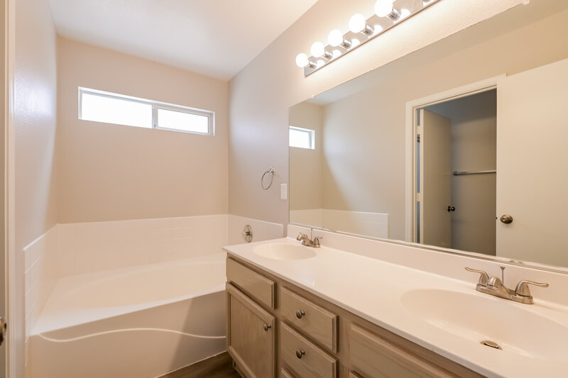 2,025/Mo, 127 Montesol Dr Henderson, NV 89012 Main Bathroom View