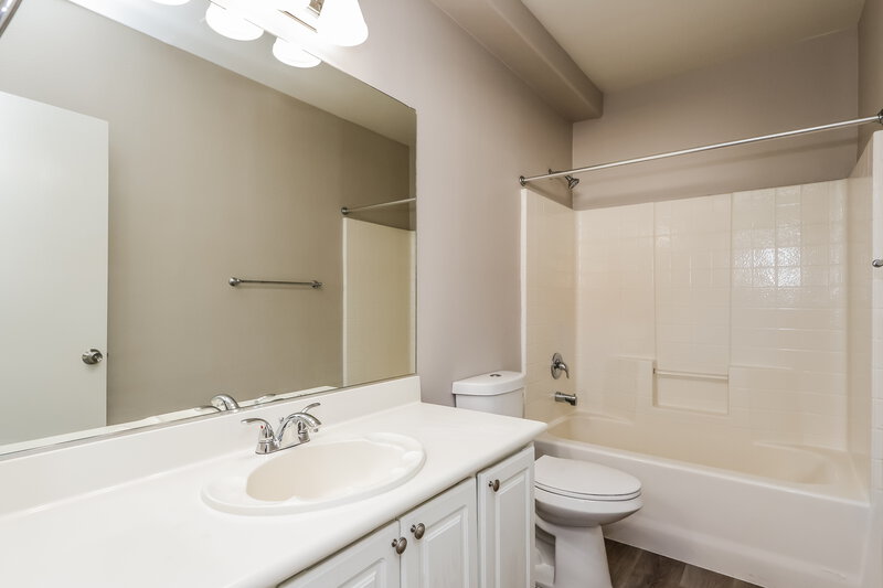 2,345/Mo, 951 Ostrich Fern Ct Las Vegas, NV 89183 Main Bathroom View