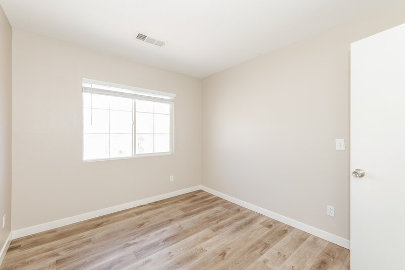 2,275/Mo, 951 Ostrich Fern Ct Las Vegas, NV 89183 Bedroom View 3