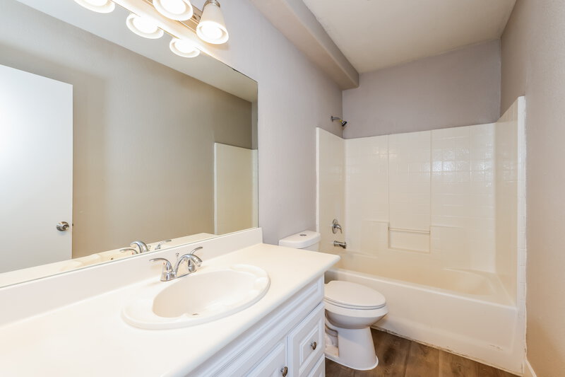 2,275/Mo, 951 Ostrich Fern Ct Las Vegas, NV 89183 Bathroom View