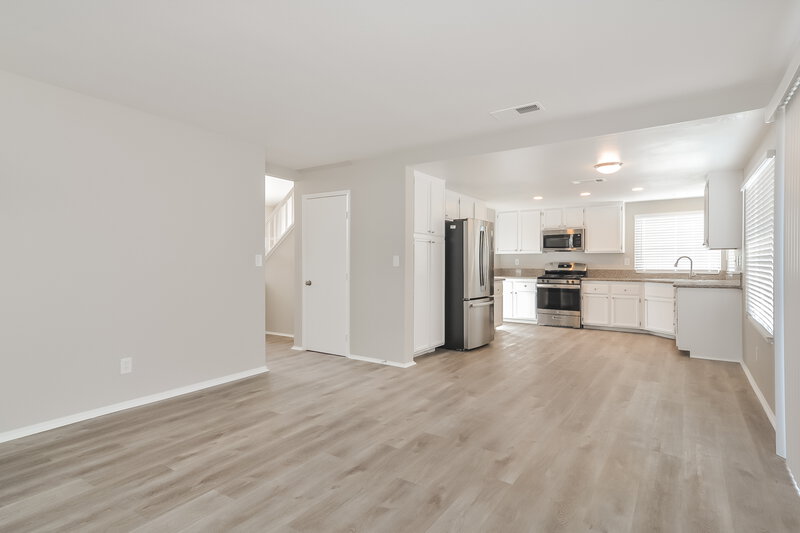 2,115/Mo, 1556 Bent Arrow Dr North Las Vegas, NV 89031 Family Room View