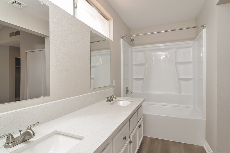 2,115/Mo, 1556 Bent Arrow Dr North Las Vegas, NV 89031 Main Bathroom View