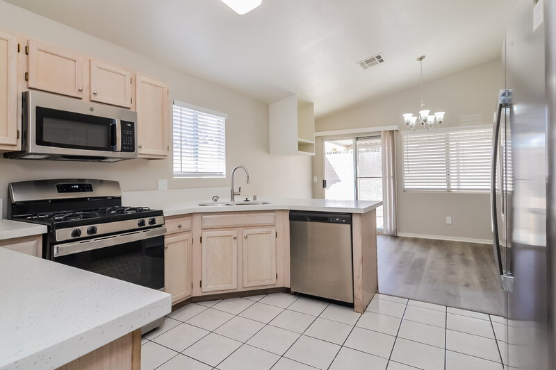1,795/Mo, 5439 Beaverhead Dr Las Vegas, NV 89120 Kitchen View
