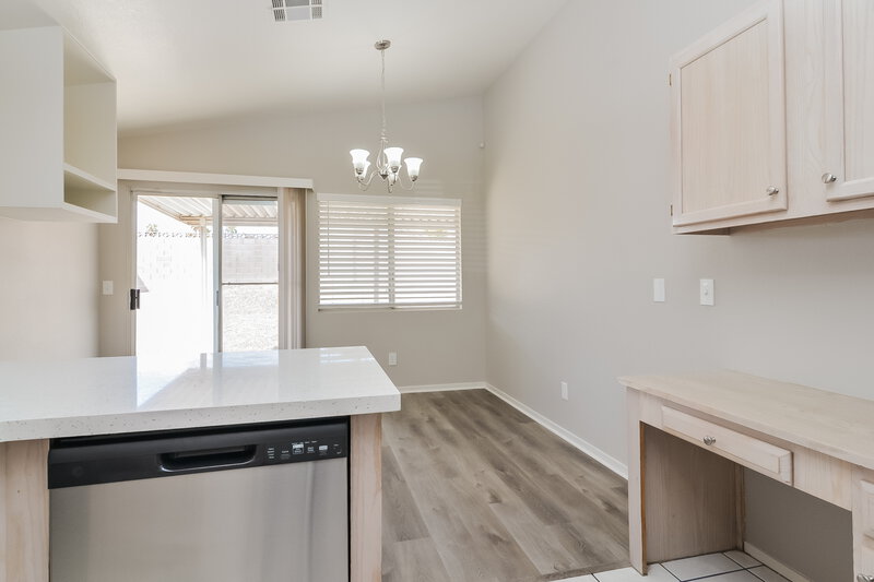 1,795/Mo, 5439 Beaverhead Dr Las Vegas, NV 89120 Kitchen View 3