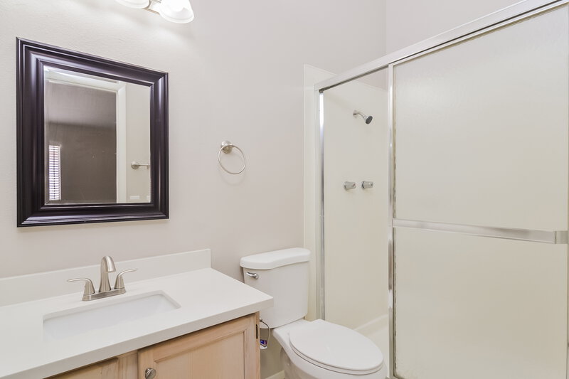 1,795/Mo, 5439 Beaverhead Dr Las Vegas, NV 89120 Main Bathroom View